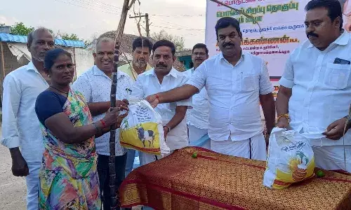 பில்லூர் ஊராட்சியில் பயனாளிகளுக்கு பொங்கல் பரிசு வழங்கிய எம்எல்ஏ பில்லூர் ஊராட்சியில் பயனாளிகளுக்கு பொங்கல் பரிசு வழங்கிய எம்எல்ஏ