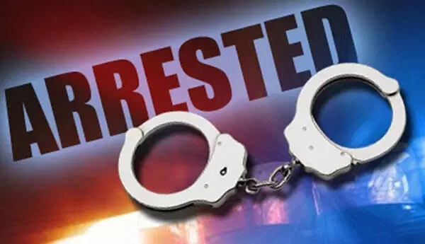 பவானி அருகே குடும்ப தகராறில் மனைவியை அரிவாளால் வெட்டிய கணவர் பவானி அருகே குடும்ப தகராறில் மனைவியை அரிவாளால் வெட்டிய கணவர்