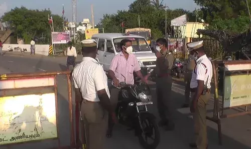 திருவாரூர் மாவட்டம் முழுவதும் ஊரடங்கு அமல்படுத்தப்பட்டது