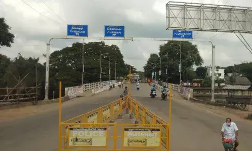 கொரோனா ஊரடங்கு: கும்பகோணத்தில் வெறிச்சோடிய சாலைகள் கொரோனா ஊரடங்கு: கும்பகோணத்தில் வெறிச்சோடிய சாலைகள்