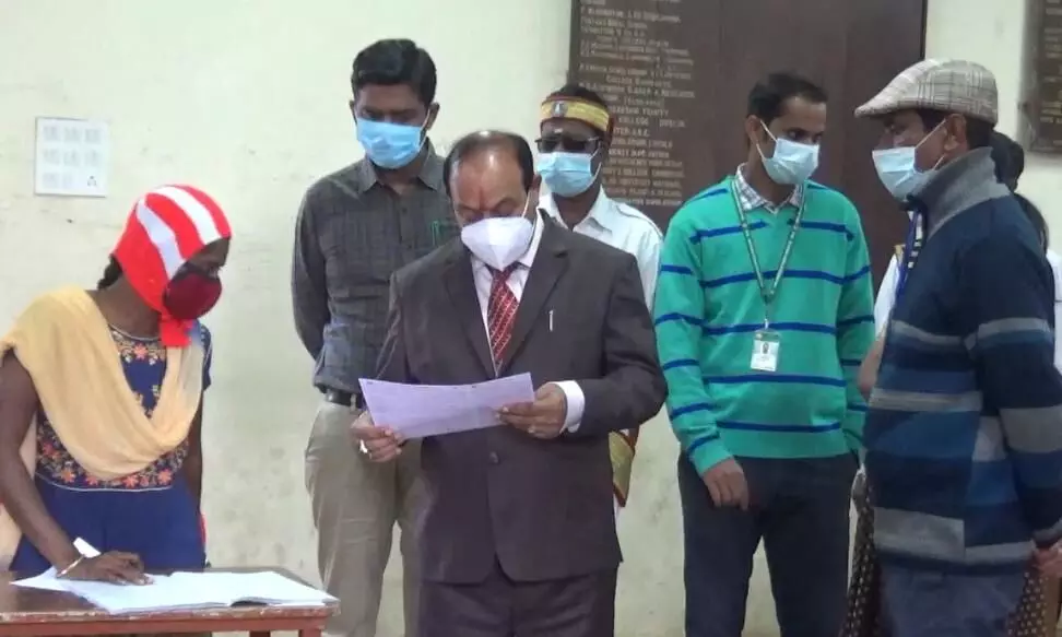 உதகையில் நடந்த TNPC தேர்வு மையத்தை தேர்வாணைய குழு தலைவர்பார்வையிட்டார் உதகையில் நடந்த TNPC தேர்வு மையத்தை தேர்வாணைய குழு தலைவர்பார்வையிட்டார்