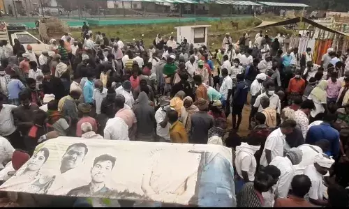அரூர் அருகே வாரச் சந்தையில் கால்நடை அலங்கார பொருட்கள் விற்பனை அதிகரிப்பு அரூர் அருகே வாரச் சந்தையில் கால்நடை அலங்கார பொருட்கள் விற்பனை அதிகரிப்பு