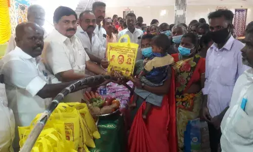 டி.கல்லுப்பட்டியில் அமமுக சார்பில் பொங்கல் பரிசு வழங்கும் விழா