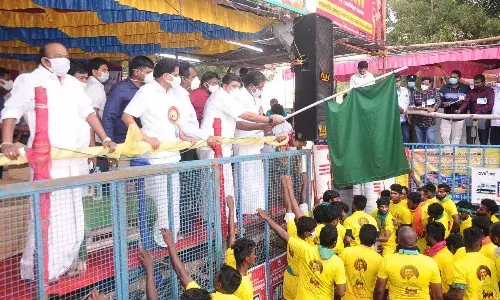 அவனியாபுரம் ஜல்லிக்கட்டு கோலாகலம்: உத்வேகத்துடன் வீரர்கள் பங்கேற்பு