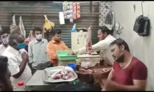 ஓசூரில் ஊரடங்கு உத்தரவை மீறி செயல்படும் இறைச்சிக் கடைகள்