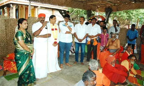 பாலமேட்டில் தைப்பூச திருவிழா: பக்தர்களுக்கு அன்னதானம்