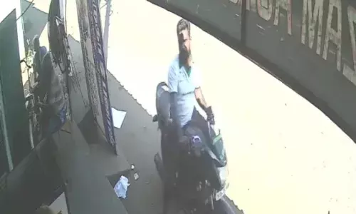 மதுரை அருகே இருசக்கர வாகன உதிரி பாக விற்பனை கடையில் நூதன திருட்டு