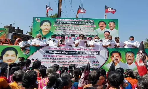 நிவாரணம் வழங்கக்கோரி திமுக அரசை கண்டித்து அதிமுகவினர் ஆர்ப்பாட்டம்