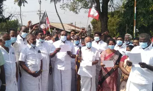 தஞ்சையில் வைத்திலிங்கம் தலைமையில்  அதிமுகவினர் போராட்டம்