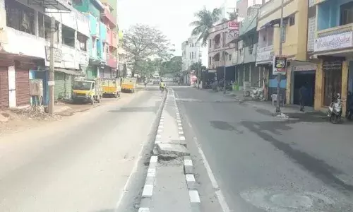 முழு ஊரடங்கு: மக்கள் நடமாட்டமின்றி வெறிச்சோடிய வட சென்னை சாலைகள்