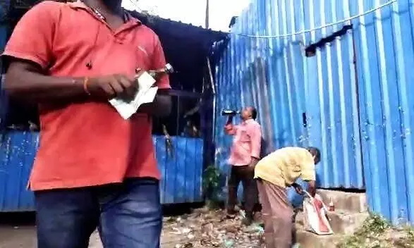 குடியரசு தினத்திலும் சட்ட விரோத மது விற்பனை : கண்டுகொள்ளாத போலீஸ் குடியரசு தினத்திலும் சட்ட விரோத மது விற்பனை : கண்டுகொள்ளாத போலீஸ்