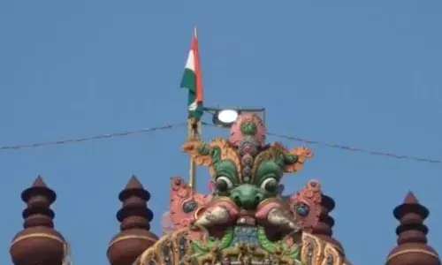 சிதம்பரம் நடராஜர் கோவில் கோபுர உச்சியில் ஏற்றப்பட்டது தேசிய கொடி