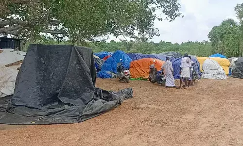 ஆன்லைன் பதிவு குளறுபடியால்  நெல்கொள்முதல் பணி நிறுத்தம்: விவசாயிகள் அதிர்ச்சி ஆன்லைன் பதிவு குளறுபடியால்  நெல்கொள்முதல் பணி நிறுத்தம்: விவசாயிகள் அதிர்ச்சி
