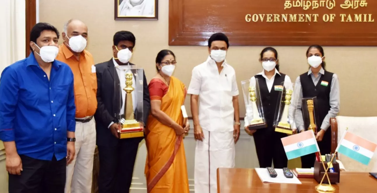 ஸ்னூக்கர் சாம்பியன்ஷிப் போட்டிகளில் வென்ற வீரர்கள் முதல்வரிடம் வாழ்த்து பெற்றனர் ஸ்னூக்கர் சாம்பியன்ஷிப் போட்டிகளில் வென்ற வீரர்கள் முதல்வரிடம் வாழ்த்து பெற்றனர்