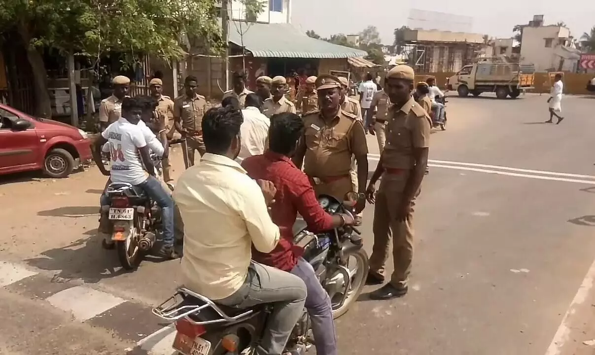 காடுவெட்டி கிராமத்தில் 144 தடை உத்தரவு: ஜெ.குரு நினைவிடத்துக்கு செல்ல வெளிஆட்களுக்கு தடை காடுவெட்டி கிராமத்தில் 144 தடை உத்தரவு: ஜெ.குரு நினைவிடத்துக்கு செல்ல வெளிஆட்களுக்கு தடை