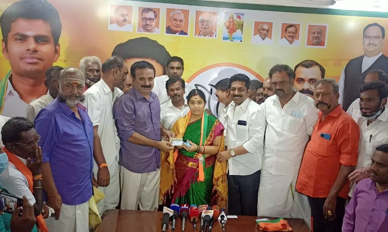 திமுக, அதிமுகவிலிருந்தும் விரைவில் பா.ஜ.க.வில் இணைவார்கள் : சீனிவாசன் திமுக, அதிமுகவிலிருந்தும் விரைவில் பா.ஜ.க.வில் இணைவார்கள் : சீனிவாசன்