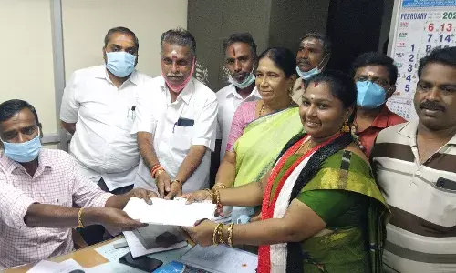 காஞ்சிபுரம்  மாநகராட்சி : 5வது வார்டு அதிமுக வேட்பாளர் சுமதி மனுதாக்கல்