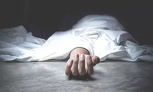 பவானி அருகே வாலிபர் மாடியிலிருந்து குதித்து தற்கொலை
