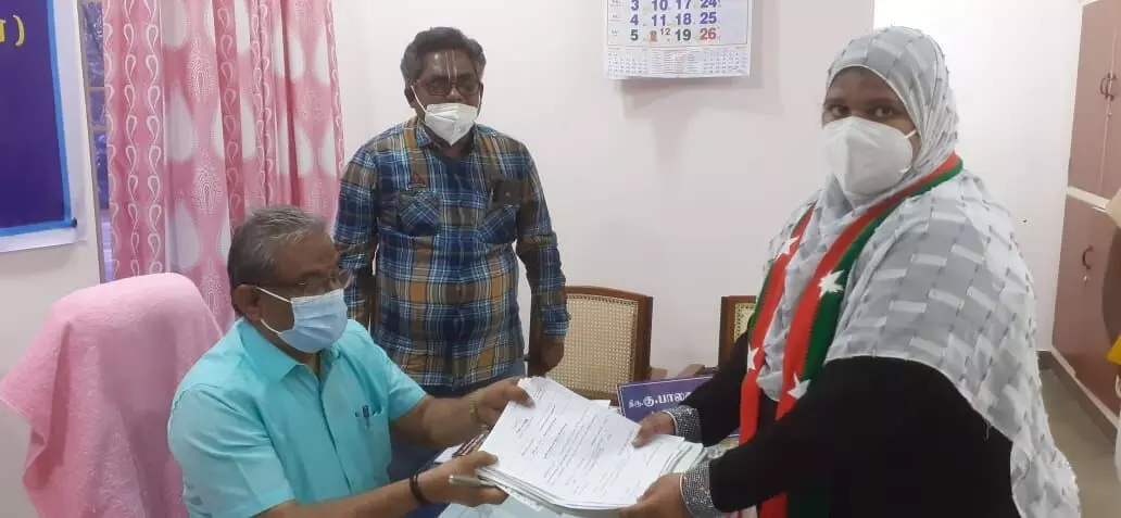 ஸ்ரீரங்கம் கோட்டத்தில் இன்று 12 பேர் வேட்பு மனு தாக்கல் செய்தனர். ஸ்ரீரங்கம் கோட்டத்தில் இன்று 12 பேர் வேட்பு மனு தாக்கல் செய்தனர்.