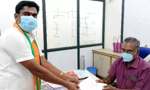 நாமக்கல் நகராட்சித் தேர்தல் பாஜக வேட்பாளர் மனு தாக்கல்