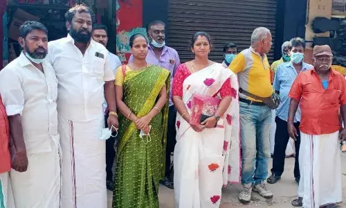 நெல்லை மாநகராட்சியில் முதல் பெண் அதிமுக வேட்பாளர் மனு தாக்கல்
