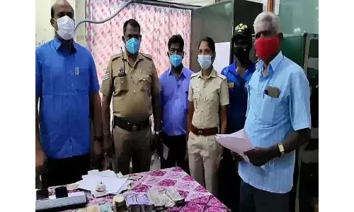 வந்தவாசியில் கடலை மிட்டாய் வியாபாரியிடம்  ரூ.1.50 லட்சம் பறிமுதல்