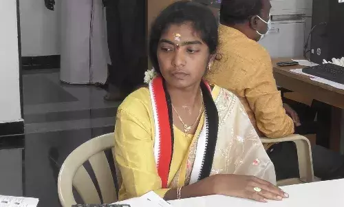 அதிமுக வேட்பாளராக களமிறங்கும் பட்டதாரி இளம் பெண் வேட்பு மனு தாக்கல்