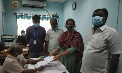 ஈரோடு மாநகராட்சி: திமுக முன்னாள் கவுன்சிலரின் மனைவி வேட்புமனு தாக்கல்
