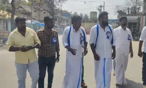 மயிலாடுதுறையில் விஜய் மக்கள் இயக்கம்  வேட்புமனு தாக்கல் செய்தனர்
