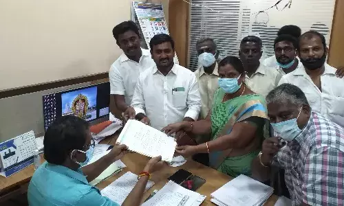 சுயேச்சையாக மாறி கட்சிக்கு எதிராக வேட்புமனு தாக்கல் செய்த திமுக விசுவாசி
