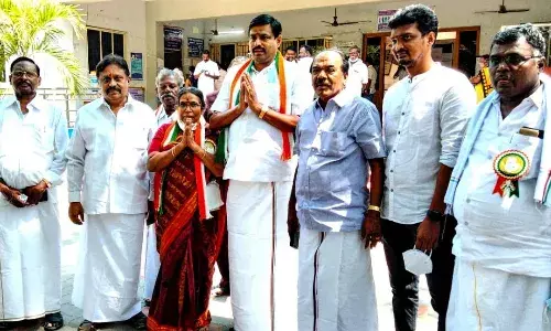 மதுரை மாநகராட்சியில் காங்கிரஸ் வேட்பாளர்கள் வேட்பு மனு தாக்கல்