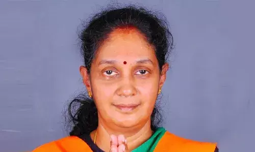 தேனியில் படகு போக்குவரத்து: கலக்கும் பா.ஜ., பெண் வேட்பாளர் தேனியில் படகு போக்குவரத்து: கலக்கும் பா.ஜ., பெண் வேட்பாளர்