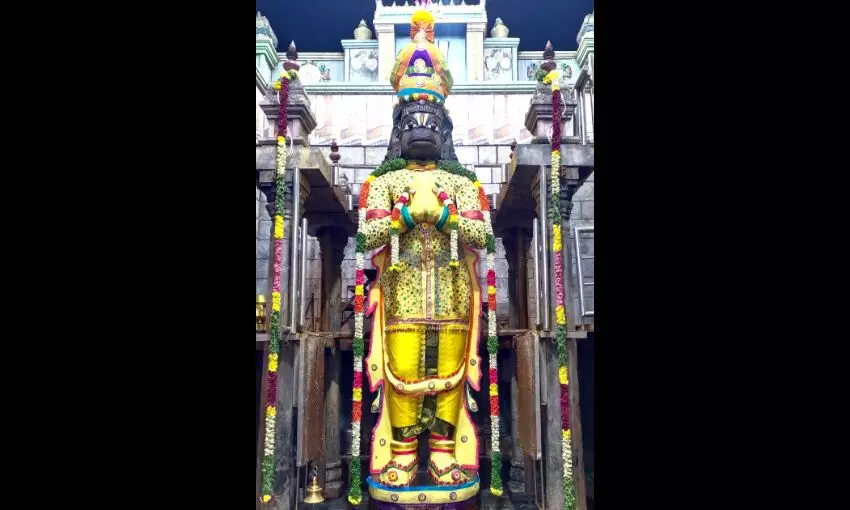 நாமக்கல் ஆஞ்சநேயருக்கு வெண்ணெய் காப்பு அலங்காரம்: பக்தர்கள் தரிசனம் நாமக்கல் ஆஞ்சநேயருக்கு வெண்ணெய் காப்பு அலங்காரம்: பக்தர்கள் தரிசனம்