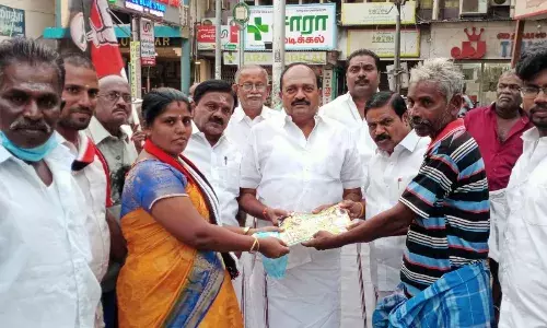 நெல்லை 12வது வார்டு அதிமுக வேட்பாளரை ஆதரித்து தச்சை கணேசராஜா வாக்கு சேகரிப்பு