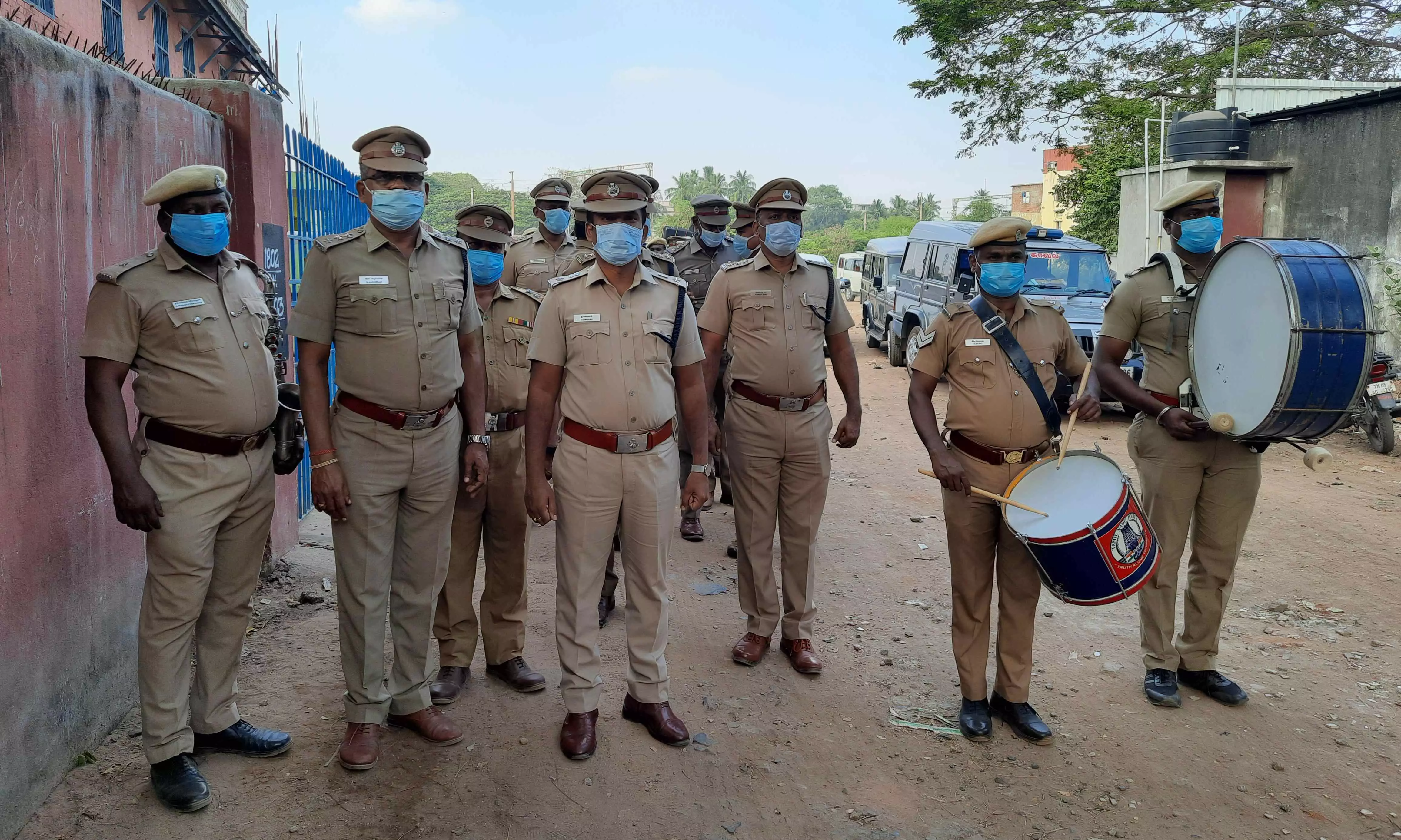 தேர்தலை முன்னிட்டு புளியந்தோப்பு சரகத்தில் போலீசார் கொடி அணிவகுப்பு தேர்தலை முன்னிட்டு புளியந்தோப்பு சரகத்தில் போலீசார் கொடி அணிவகுப்பு