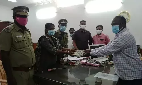 வாணியம்பாடியில் உரிய ஆவணங்களின்றி எடுத்து செல்லப்பட்ட ரூ.1.70 லட்சம் பறிமுதல்