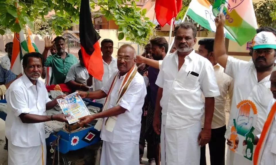 மதுரையில் காங்கிரஸ் கட்சி வேட்பாளர் தீவிர ஓட்டு வேட்டை மதுரையில் காங்கிரஸ் கட்சி வேட்பாளர் தீவிர ஓட்டு வேட்டை