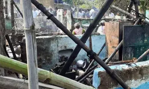 திருவையாறு அருகே தீ விபத்தில் 7 கூரை வீடுகள் எரிந்து நாசம்