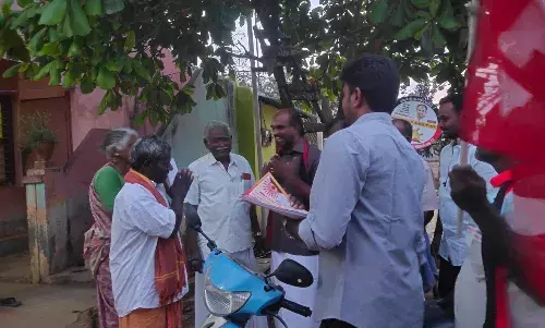 முக்கிய பிரமுகர்கள்  பிரசாரத்துக்குப்பின்னர்  திமுக  வேட்பாளருக்கு சிவப்பு கம்பளம் முக்கிய பிரமுகர்கள்  பிரசாரத்துக்குப்பின்னர்  திமுக  வேட்பாளருக்கு சிவப்பு கம்பளம்
