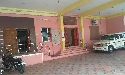 குமாரபாளையத்தில் வெறிச்சோடி காணப்பட்ட நகராட்சி அலுவலகம் குமாரபாளையத்தில் வெறிச்சோடி காணப்பட்ட நகராட்சி அலுவலகம்