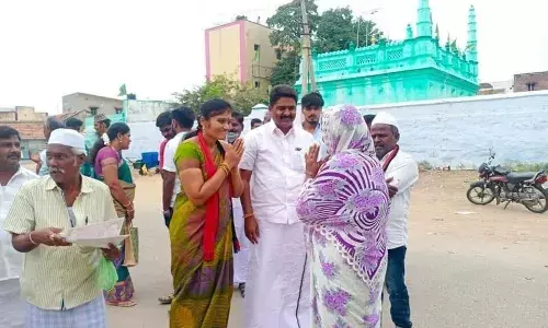 அரவக்குறிச்சி திமுக வேட்பாளர் ஜெயந்தி மணிகண்டன் தீவிர வாக்குசேகரிப்பு அரவக்குறிச்சி திமுக வேட்பாளர் ஜெயந்தி மணிகண்டன் தீவிர வாக்குசேகரிப்பு