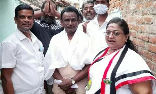 மதுரையில் அதிமுக வேட்பாளர் தீவிர வாக்கு சேகரிப்பு மதுரையில் அதிமுக வேட்பாளர் தீவிர வாக்கு சேகரிப்பு