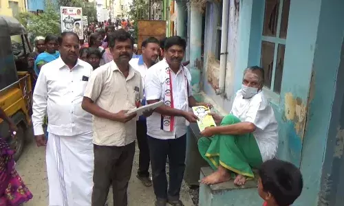 இராஜபாளையத்தில் அமமுக வேட்பாளர்கள் பொதுமக்களிடம் வாக்கு சேகரிப்பு இராஜபாளையத்தில் அமமுக வேட்பாளர்கள் பொதுமக்களிடம் வாக்கு சேகரிப்பு