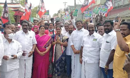 முன்னாள் அமைச்சர் கோகுல இந்திரா தலைமையில் அதிமுகவினர் தீவிர வாக்கு சேகரிப்பு முன்னாள் அமைச்சர் கோகுல இந்திரா தலைமையில் அதிமுகவினர் தீவிர வாக்கு சேகரிப்பு