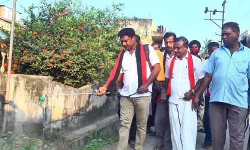 கடலூர் மாநகராட்சியில் வித்தியாசமாக வாக்கு சேகரித்த திமுக வேட்பாளர்கள். கடலூர் மாநகராட்சியில் வித்தியாசமாக வாக்கு சேகரித்த திமுக வேட்பாளர்கள்.