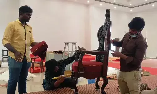 சேலம் மாநகராட்சியில் இருக்கைகள் அழகுபடுத்தும் பணிகள் தீவிரம் சேலம் மாநகராட்சியில் இருக்கைகள் அழகுபடுத்தும் பணிகள் தீவிரம்