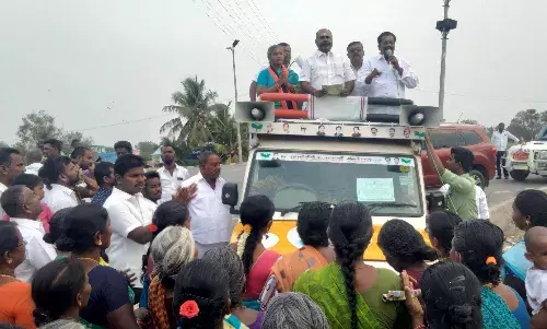 திருமங்கலம்  எம்எல்ஏ  ஆர். பி .உதயகுமார் நகராட்சியில்  வாக்கு சேகரிப்பு திருமங்கலம்  எம்எல்ஏ  ஆர். பி .உதயகுமார் நகராட்சியில்  வாக்கு சேகரிப்பு