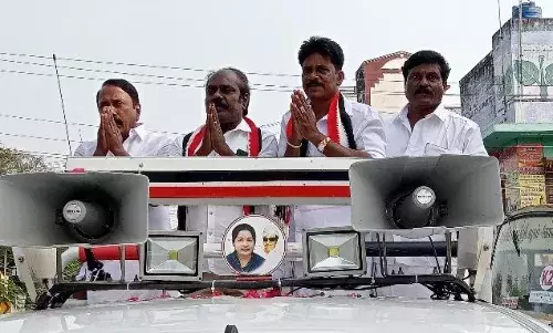 அந்தியூர் போரூராட்சியில் முன்னாள்  அமைச்சர் செங்கோட்டையன் வாக்கு சேகரிப்பு அந்தியூர் போரூராட்சியில் முன்னாள்  அமைச்சர் செங்கோட்டையன் வாக்கு சேகரிப்பு
