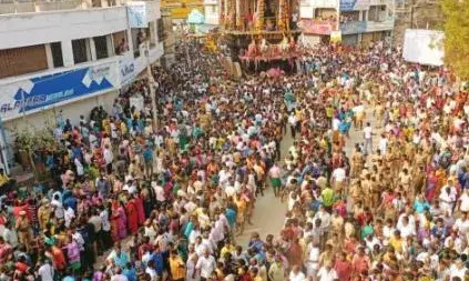 திருச்செந்தூரில் மாசித்திருவிழா தேரோட்டம் கோலாகலம்