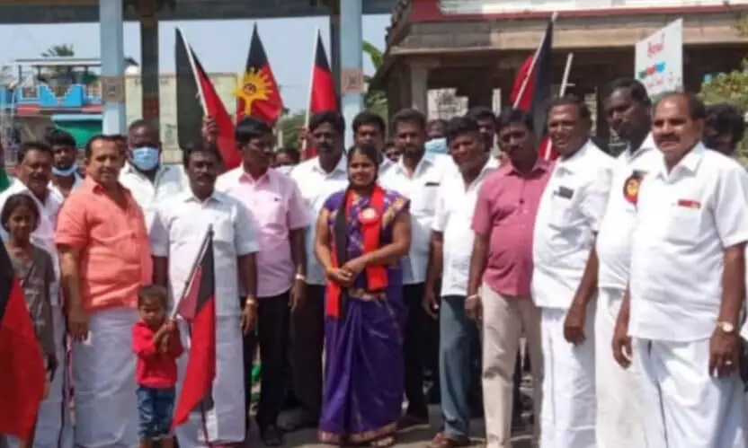 பொன்னேரி நகராட்சியில் திமுகவினர் வாக்கு சேகரிப்பு பொன்னேரி நகராட்சியில் திமுகவினர் வாக்கு சேகரிப்பு